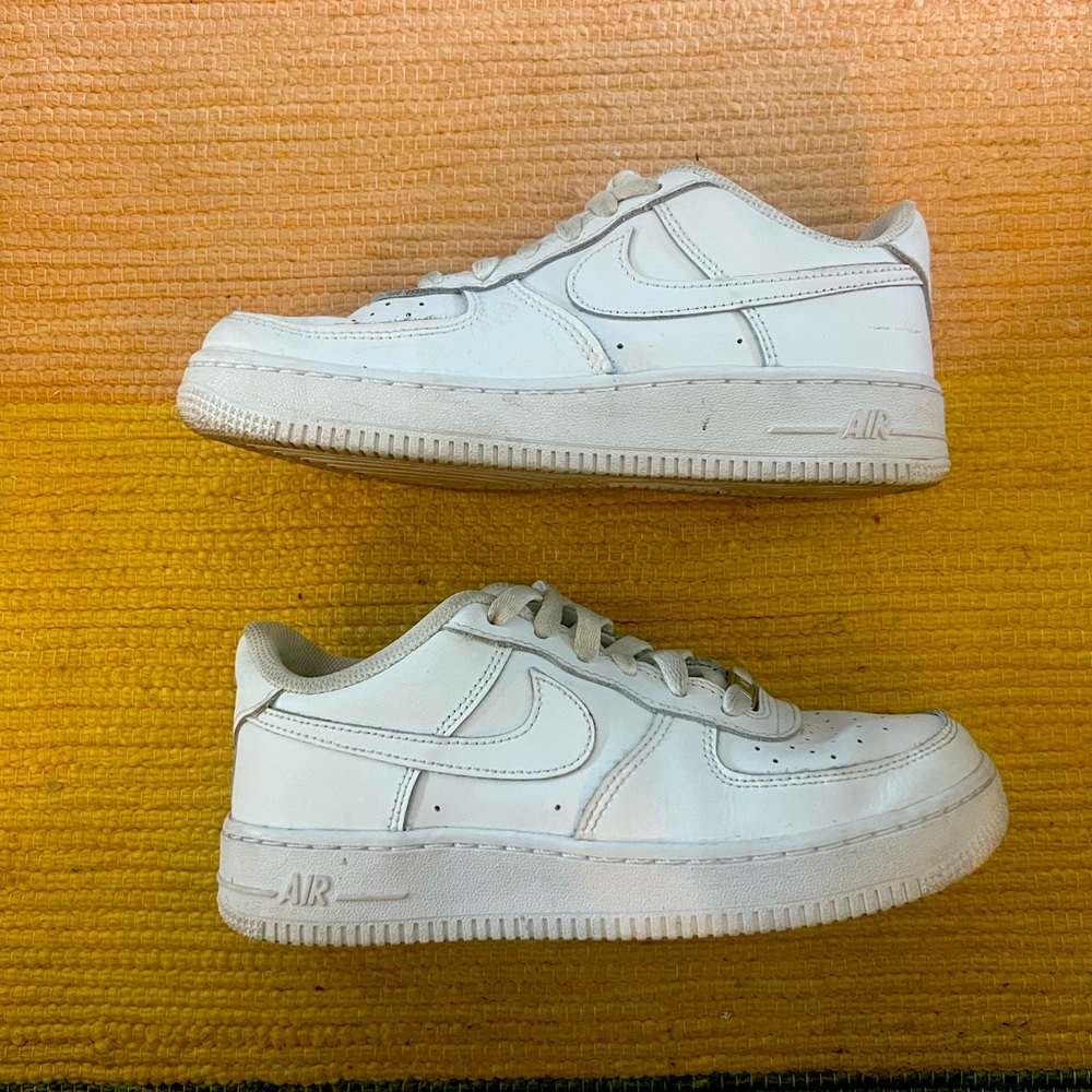 White Nike Air Force 1